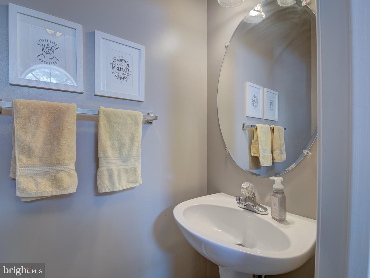 Photo 6 of 27 of 1910 Glenroths Dr townhome
