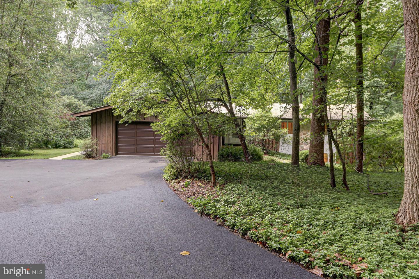 127 Queen Ln