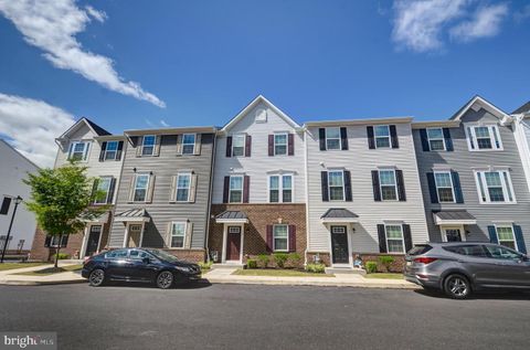 Townhouse in Lansdale PA 28 Almond DRIVE.jpg