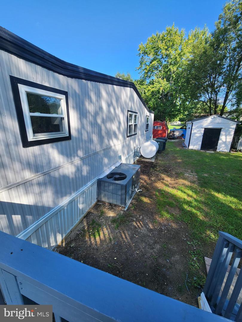 Photo 3 of 26 of 205 Adams Ave mobile home