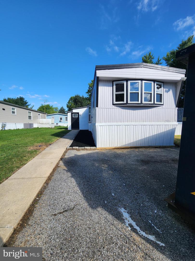 Photo 2 of 26 of 205 Adams Ave mobile home