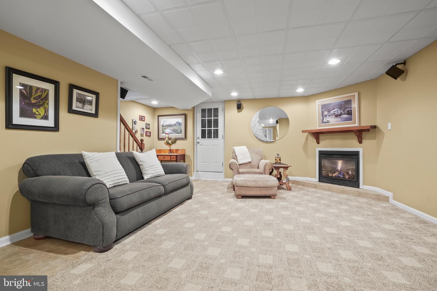 Photo 94 of 102 of 122 Knoll Dr house