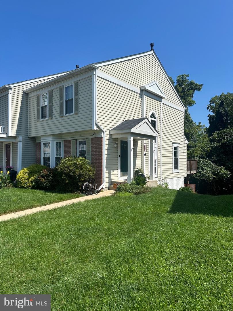 Photo 4 of 5 of 3 Putman Ct townhome