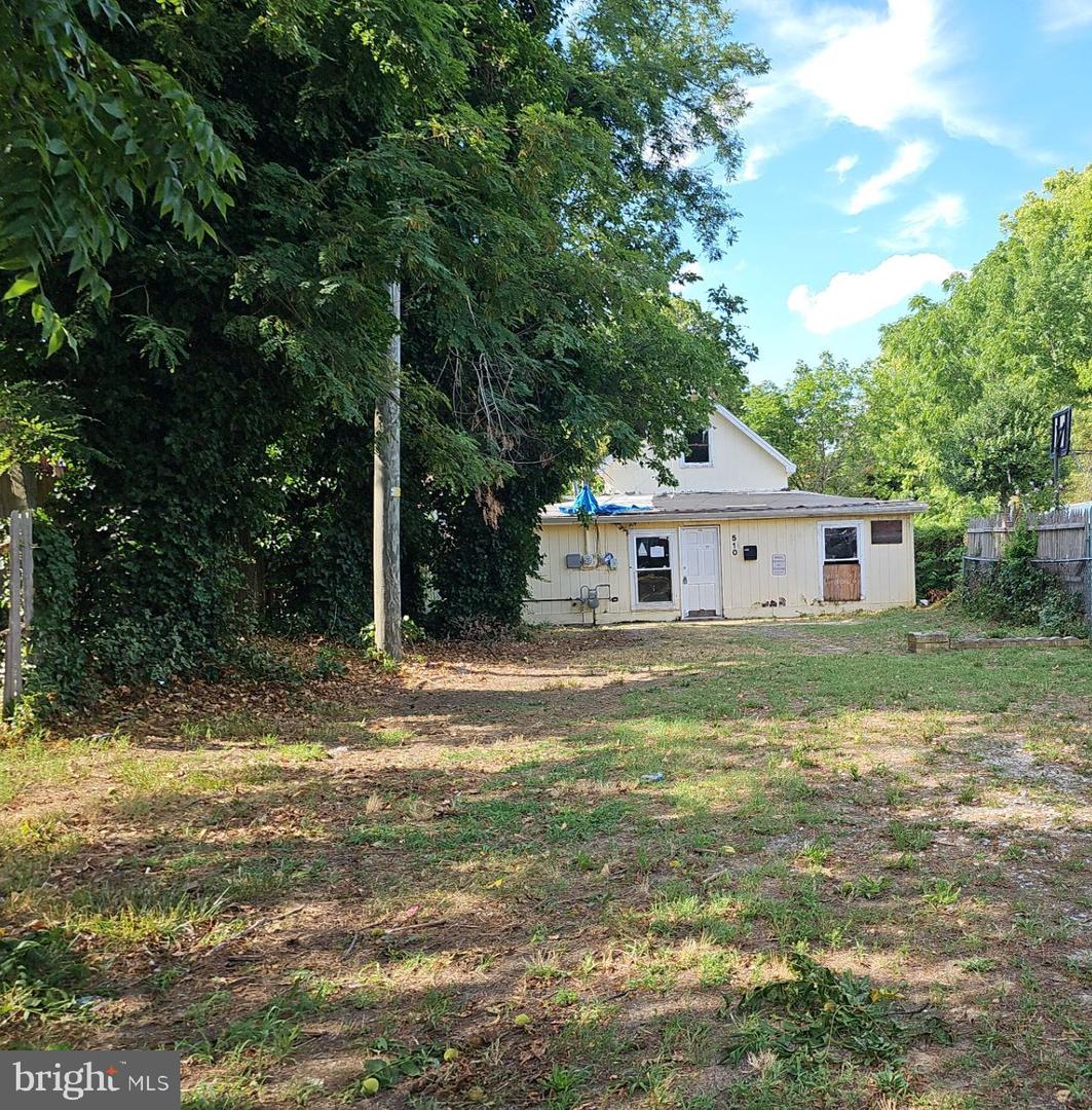 Photo 2 of 10 of 510 Sassafras St house