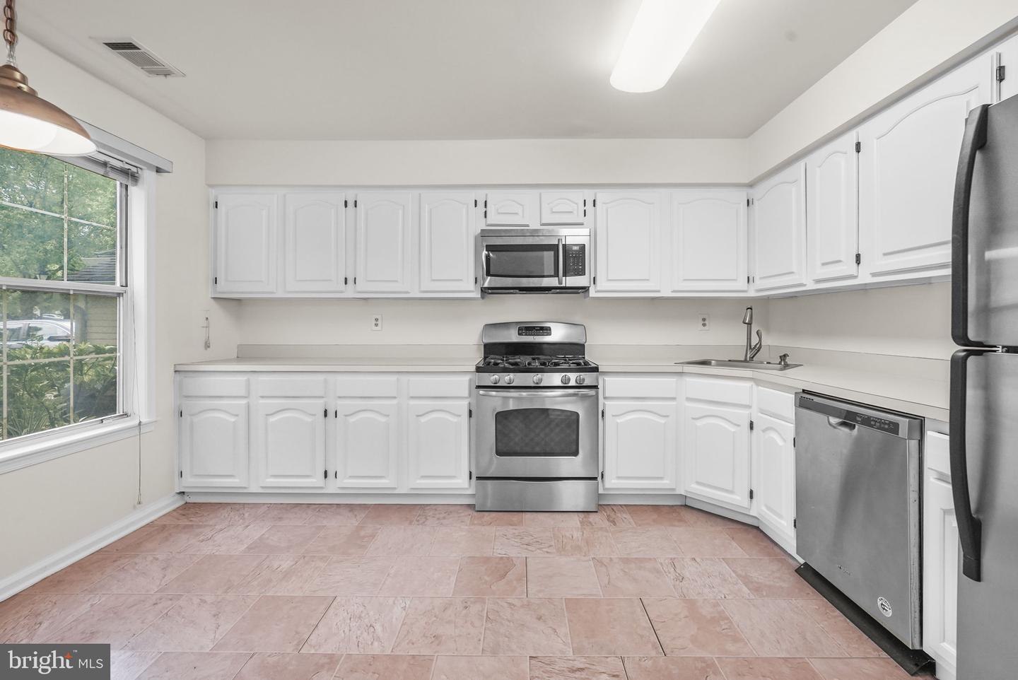 Photo 8 of 26 of 15 Heath Ct townhome