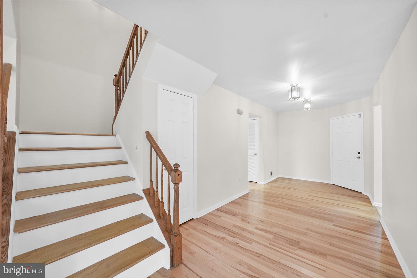 Photo 2 of 26 of 15 Heath Ct townhome