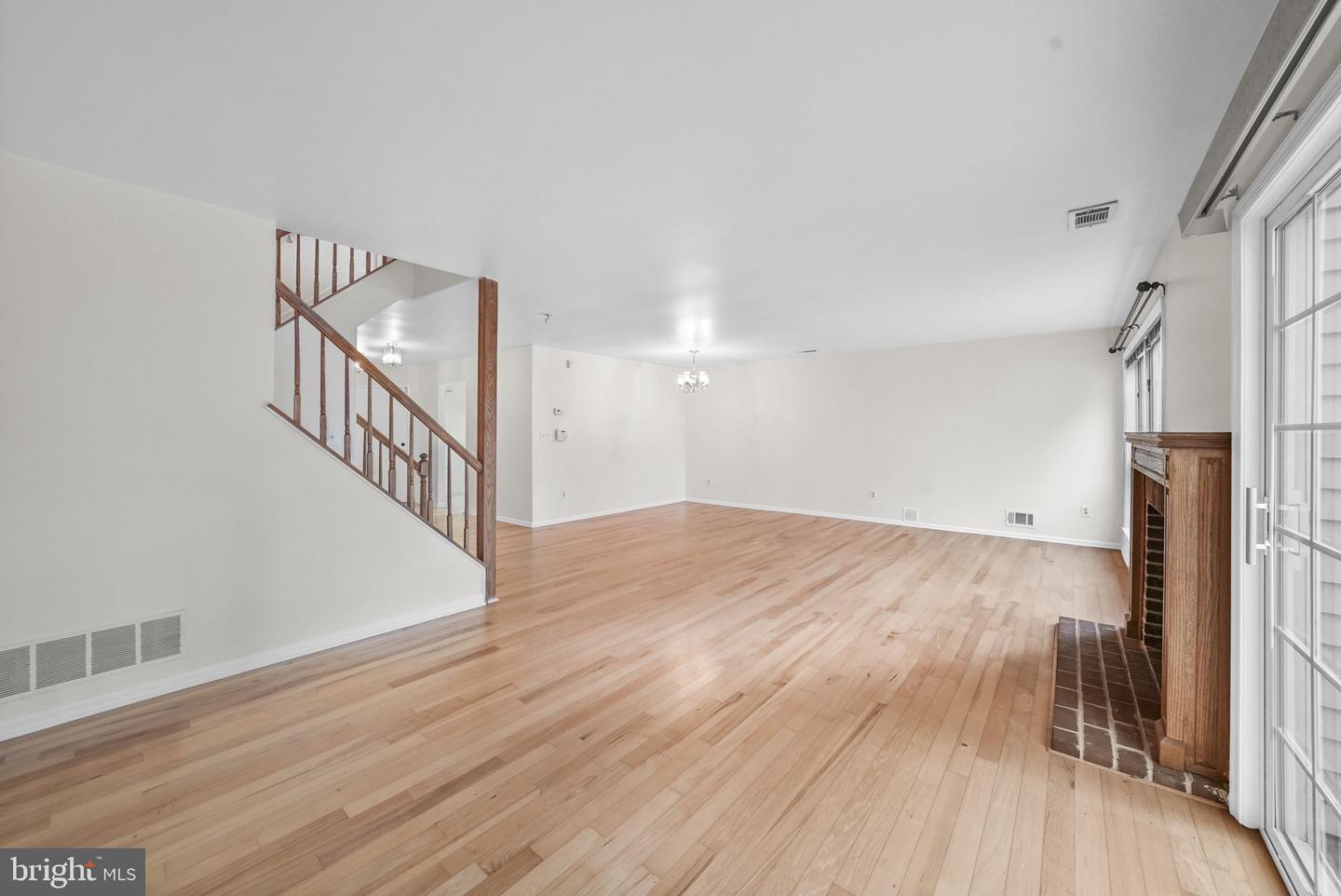 Photo 5 of 26 of 15 Heath Ct townhome