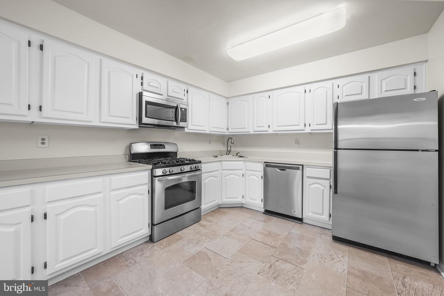 Photo 9 of 26 of 15 Heath Ct townhome