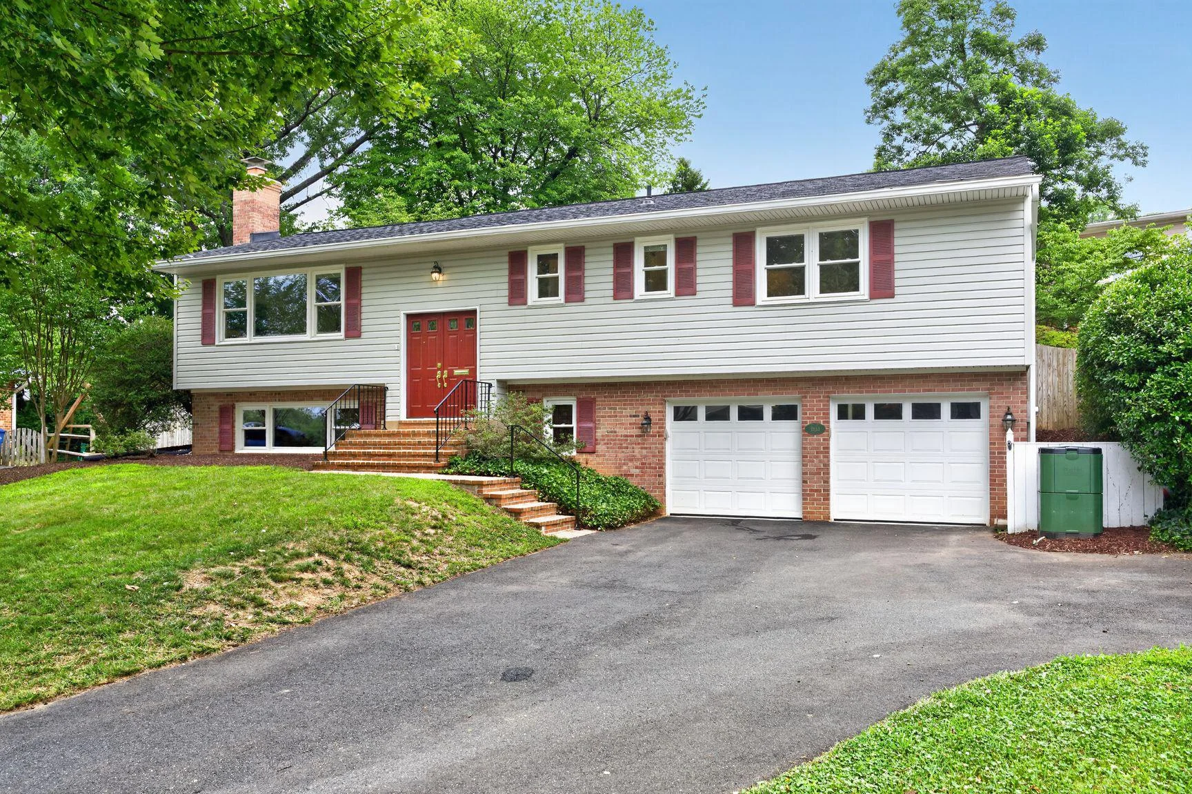 1933 Relda Court