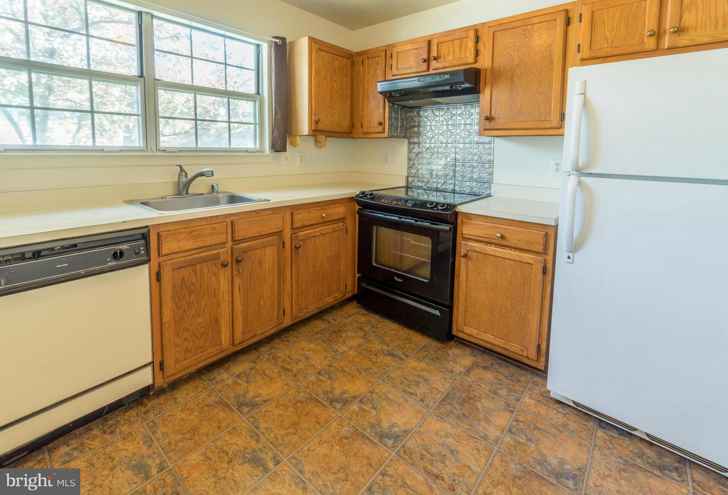 Photo 4 of 28 of 1337 Upcot Ct townhome