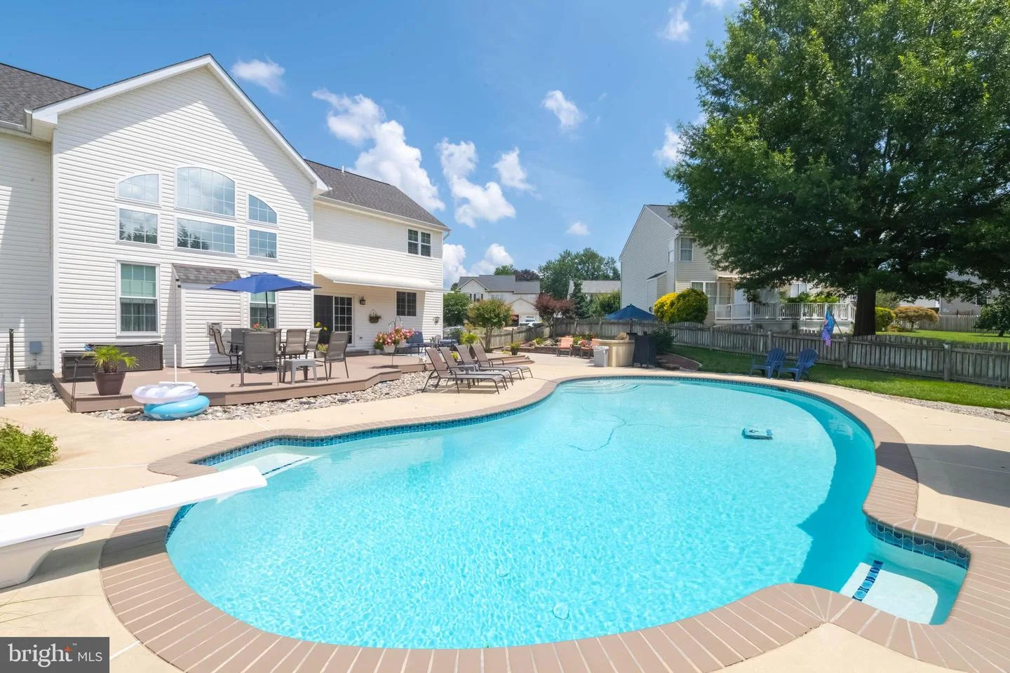 1438 Moonshadow Road