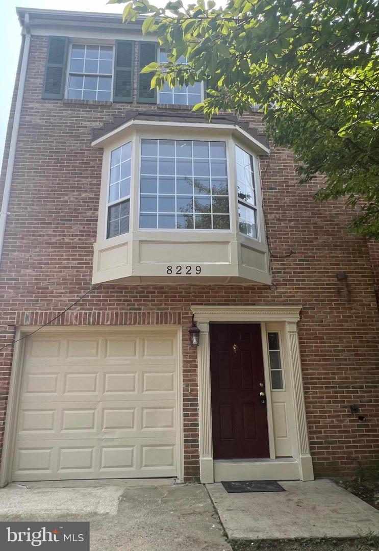 Photo 1 of 24 of 8229 Londonderry Ct townhome