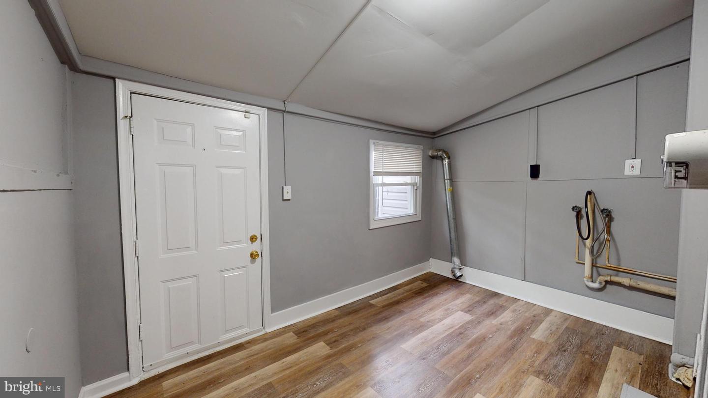Photo 14 of 22 of 304 S Woodyear St townhome