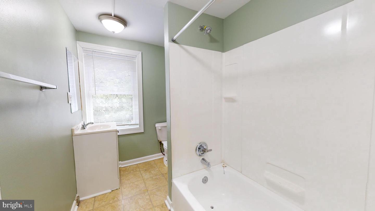 Photo 20 of 22 of 304 S Woodyear St townhome