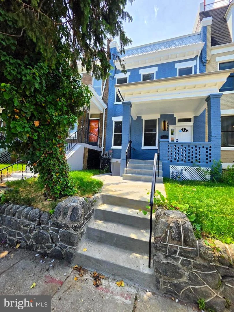 3220 Warder Street NW