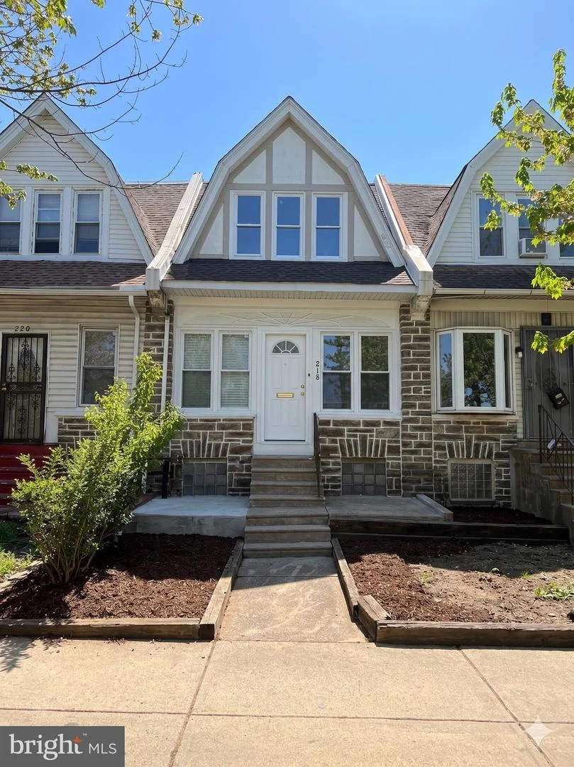 218 E Roosevelt Boulevard