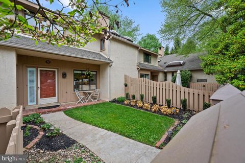 Townhouse in Devon PA 12 Sugar Knoll DRIVE.jpg