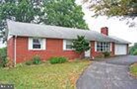 Single Family Residence in Manheim PA 440 Fruitville PIKE.jpg