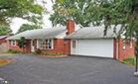 Single Family Residence in Manheim PA 440 Fruitville PIKE 3.jpg
