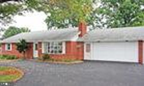 Single Family Residence in Manheim PA 440 Fruitville PIKE 4.jpg