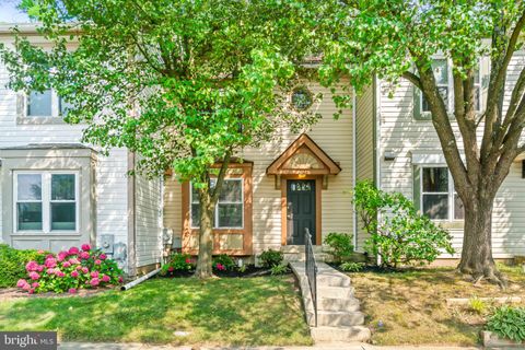 Townhouse in Silver Spring MD 2957 Schoolhouse CIRCLE.jpg