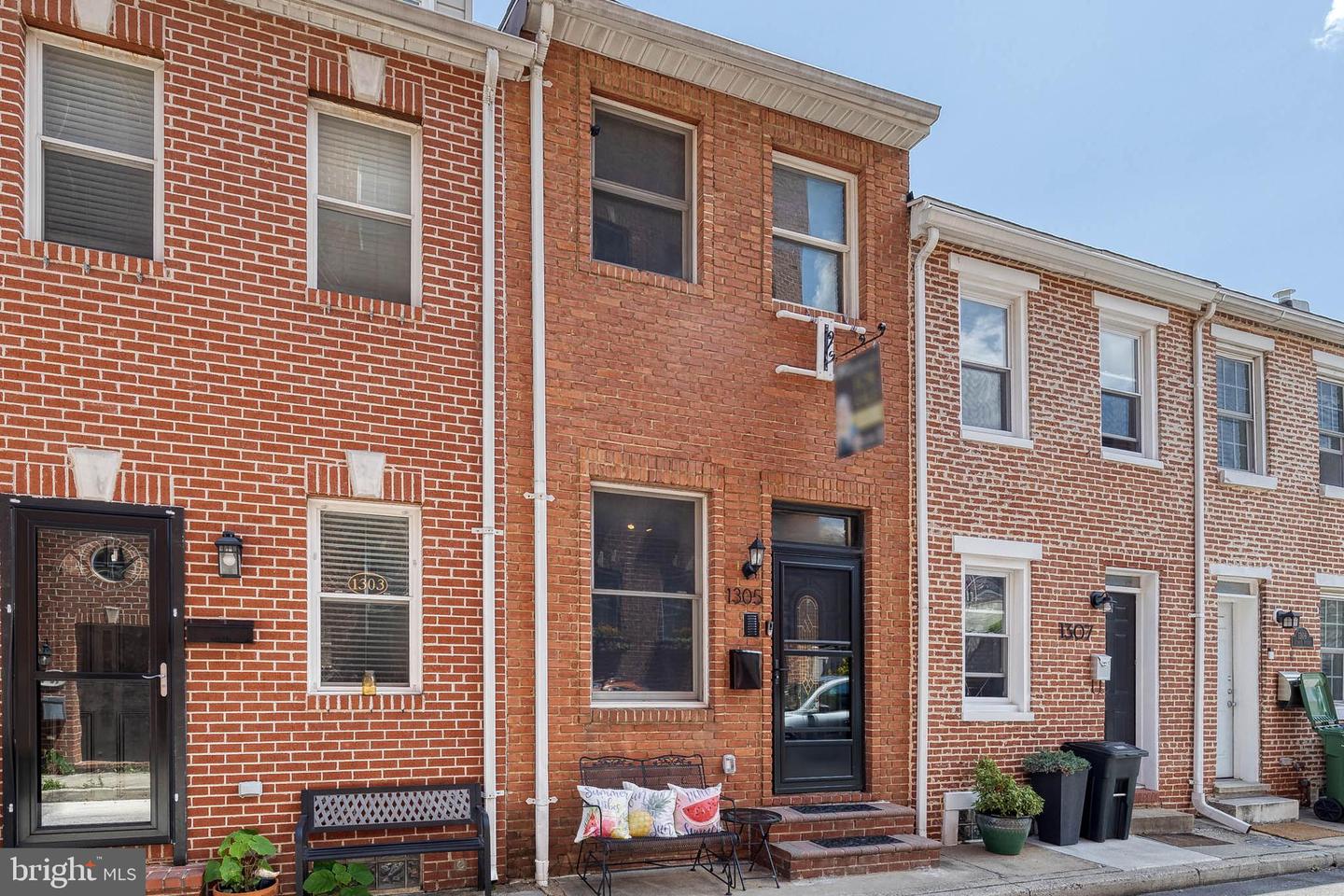Photo 2 of 37 of 1305 Cooksie St townhome