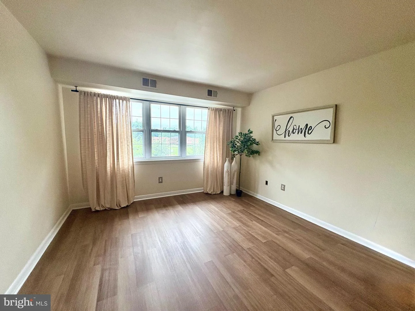 826 South Ave Ave Unit R-8, Secane, PA, 19018