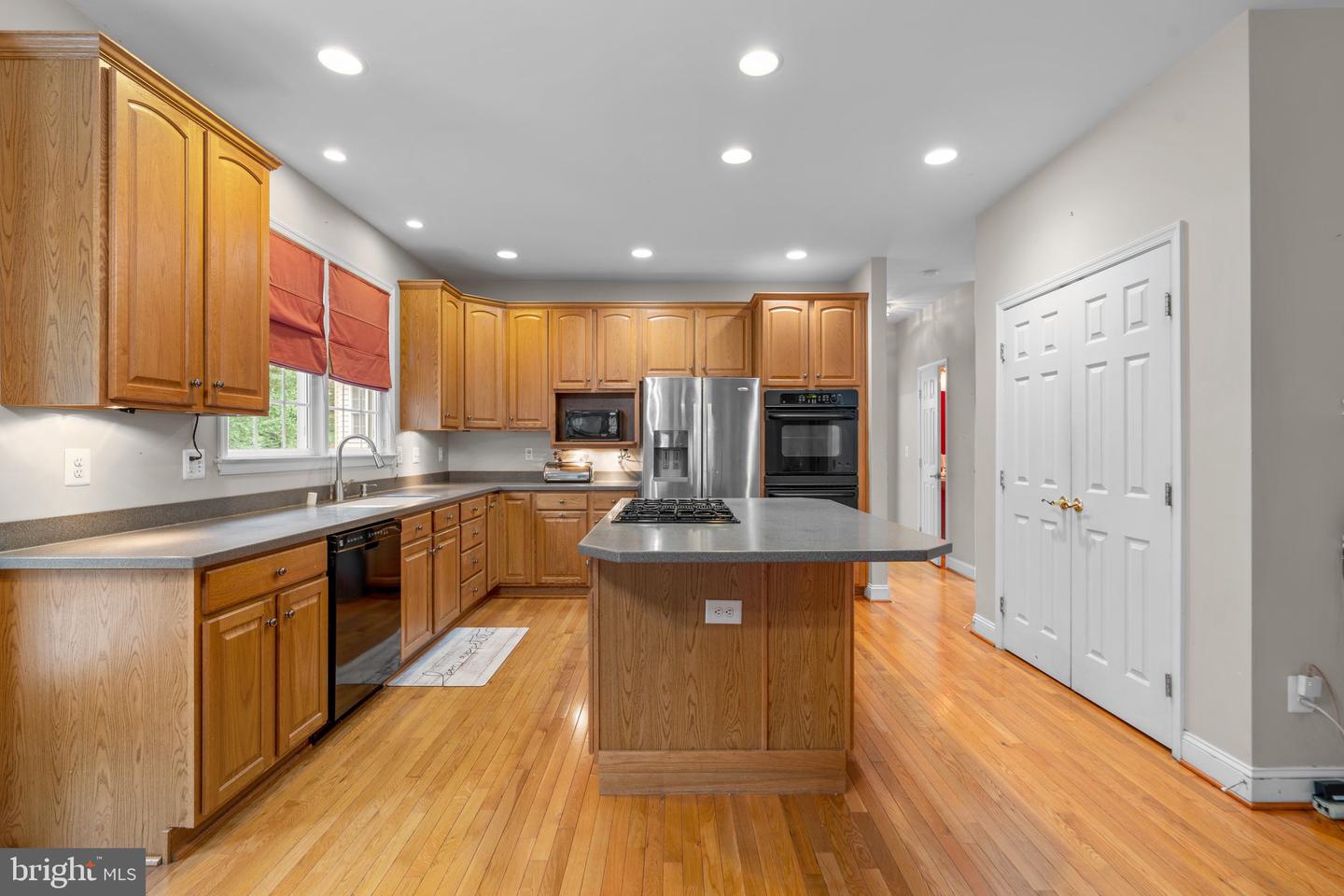 Photo 11 of 36 of 1408 Travers Ct house
