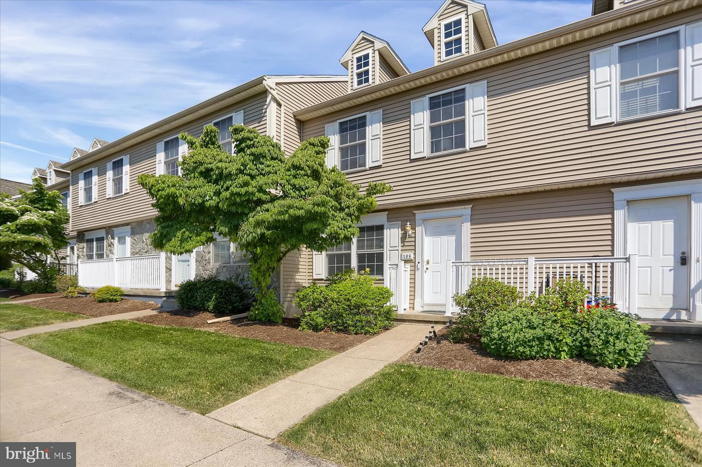 Photo 2 of 32 of 106 Birchtree Ct townhome