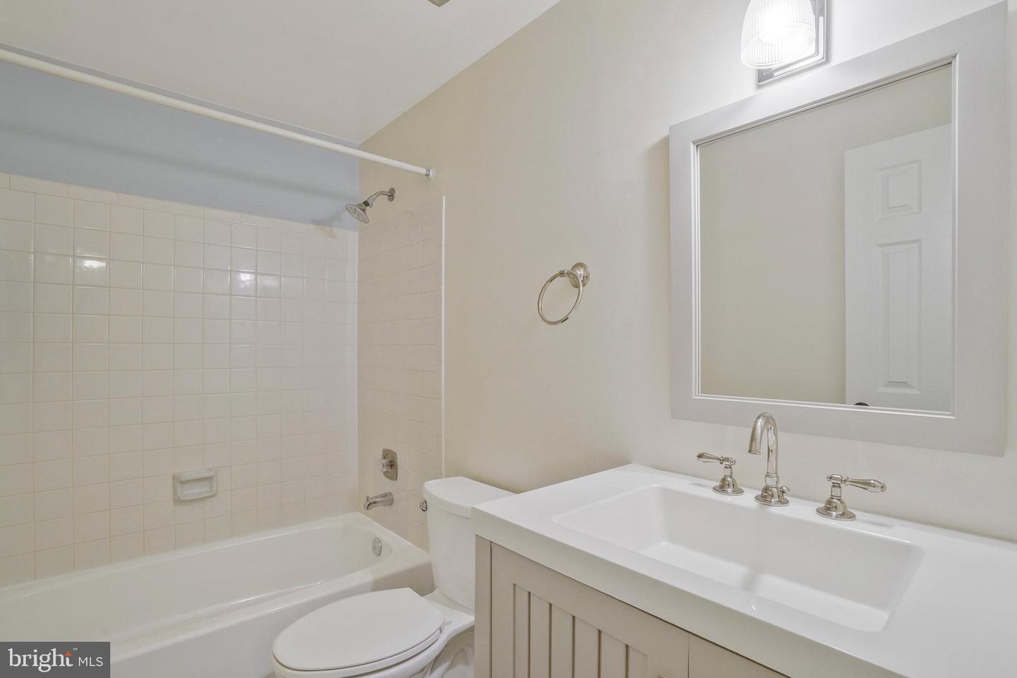Photo 23 of 41 of 5505 Independence Cir #5505 townhome