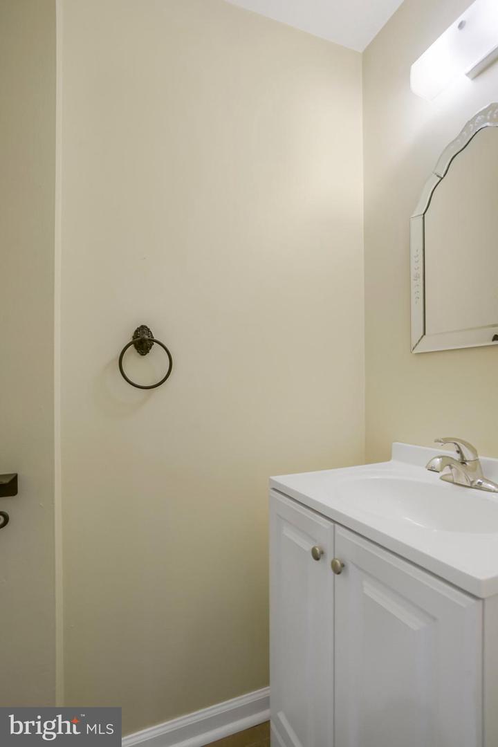 Photo 11 of 41 of 5505 Independence Cir #5505 townhome