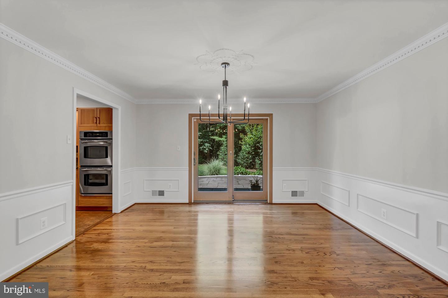 Photo 11 of 74 of 10913 Justin Knoll Rd house