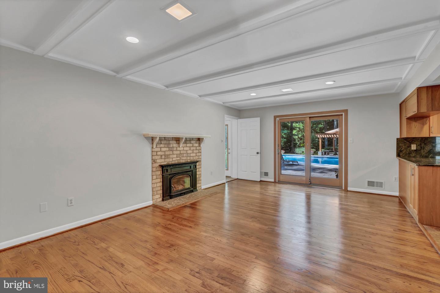 Photo 5 of 74 of 10913 Justin Knoll Rd house