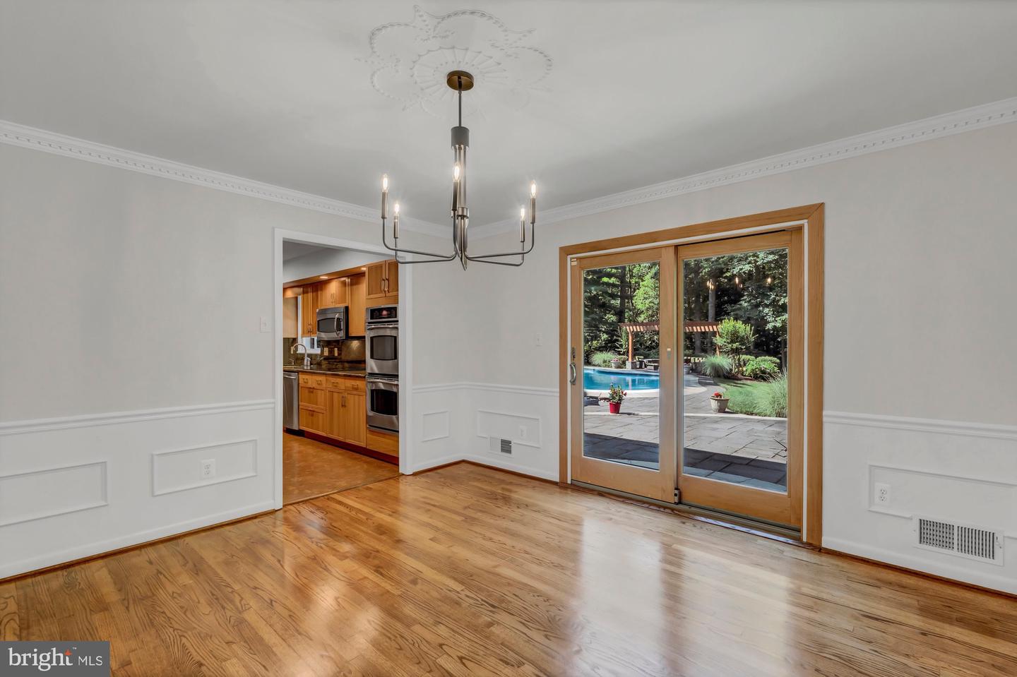Photo 10 of 74 of 10913 Justin Knoll Rd house