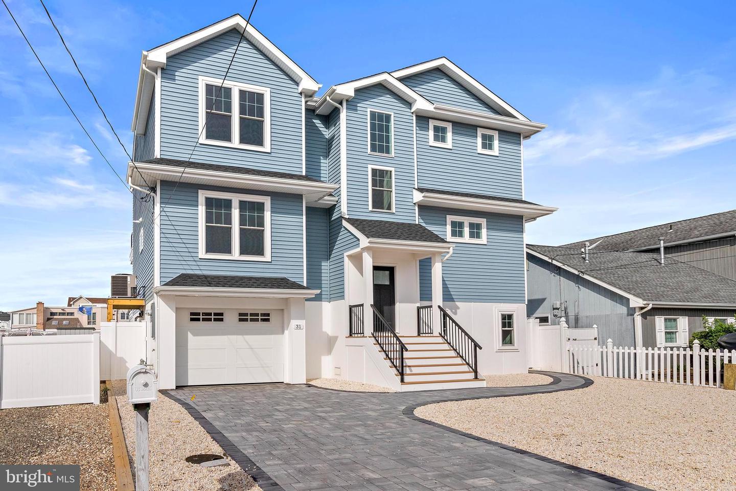 31 Phyllis Ln

                                                                             Manahawkin                                

                                    , NJ - $2,050,000