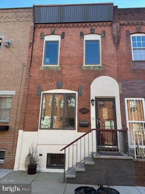 2441 S Woodstock Street
