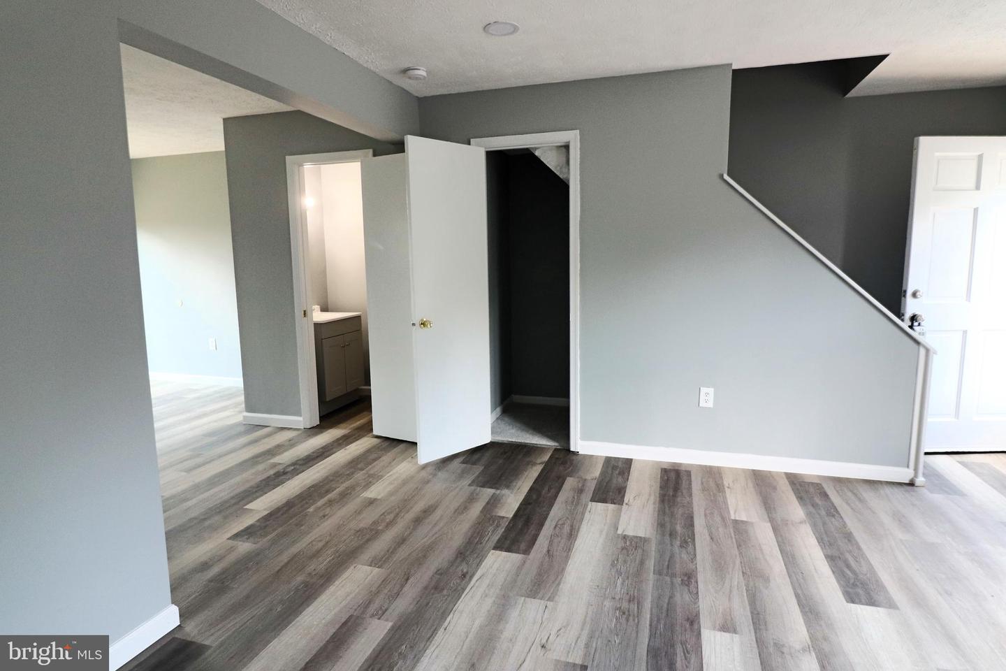 Photo 6 of 36 of 622 W 11th St townhome