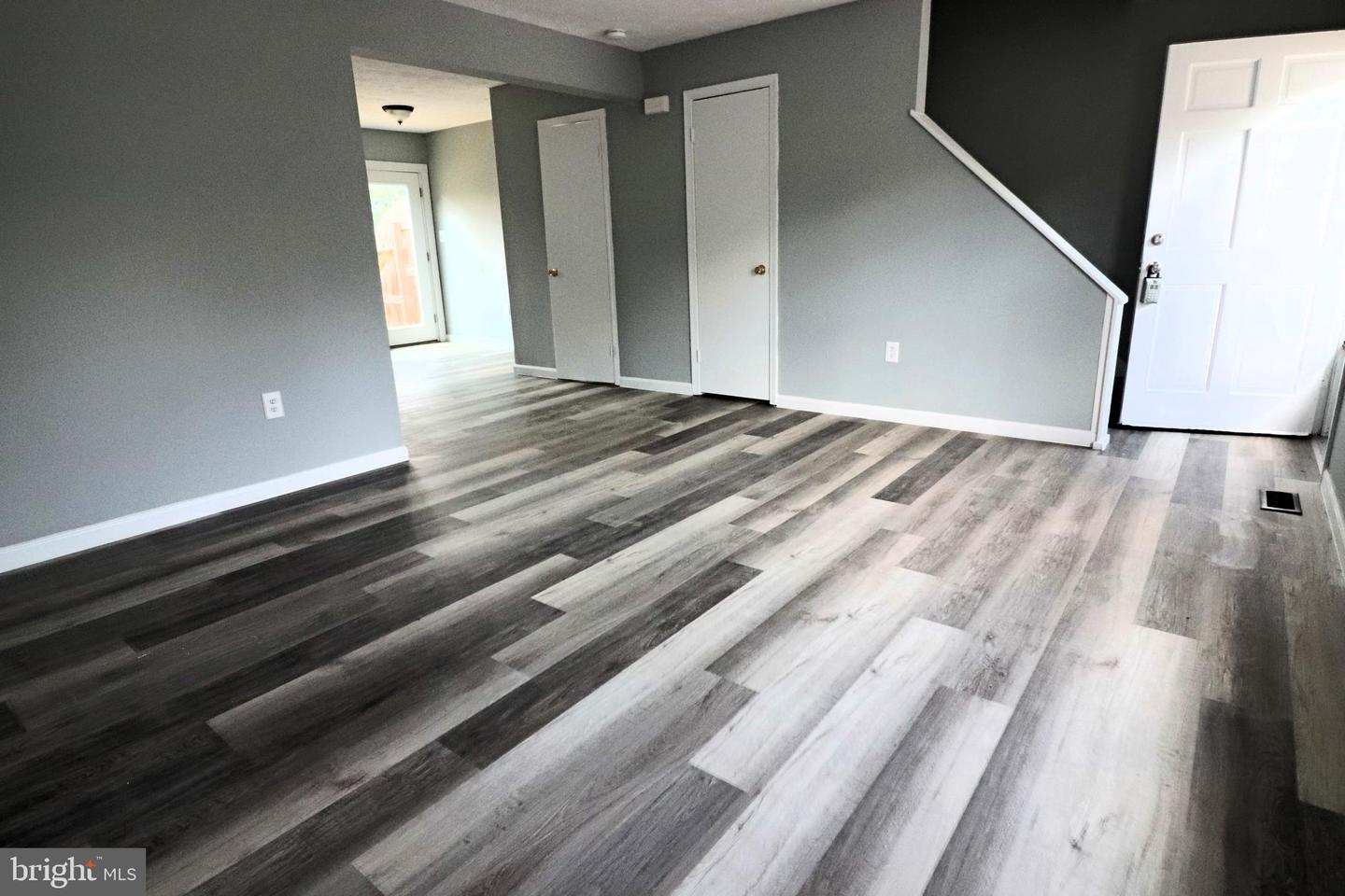 Photo 4 of 36 of 622 W 11th St townhome
