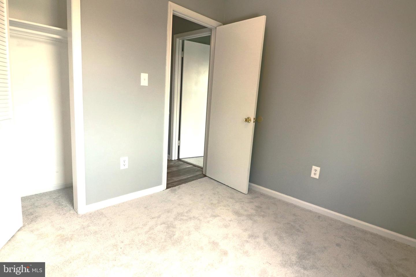 Photo 31 of 36 of 622 W 11th St townhome