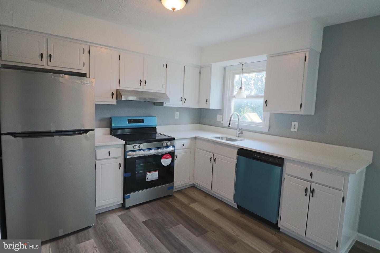 Photo 16 of 36 of 622 W 11th St townhome
