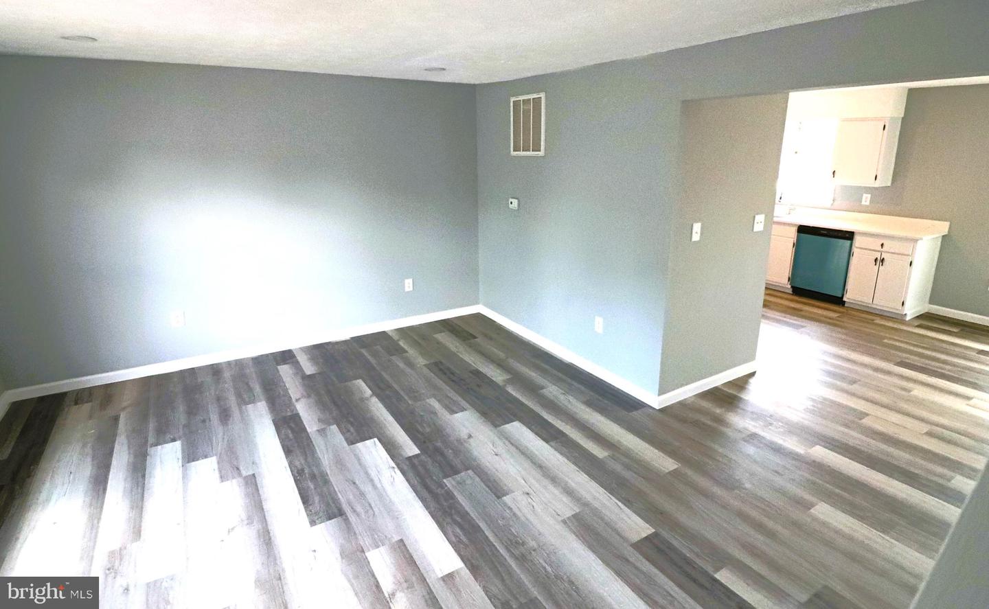 Photo 7 of 36 of 622 W 11th St townhome