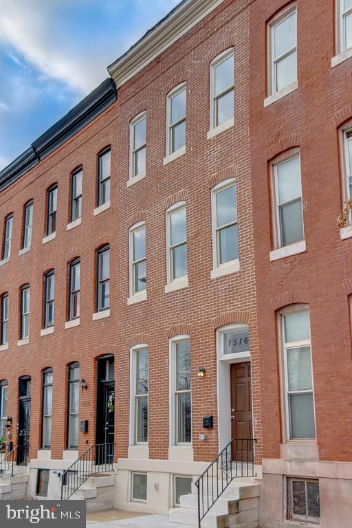 Photo 1 of 53 of 1516 N Broadway townhome