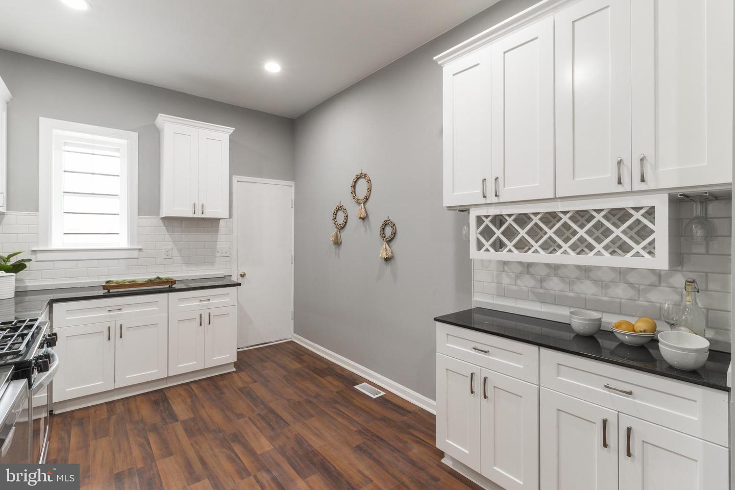 Photo 9 of 53 of 1516 N Broadway townhome