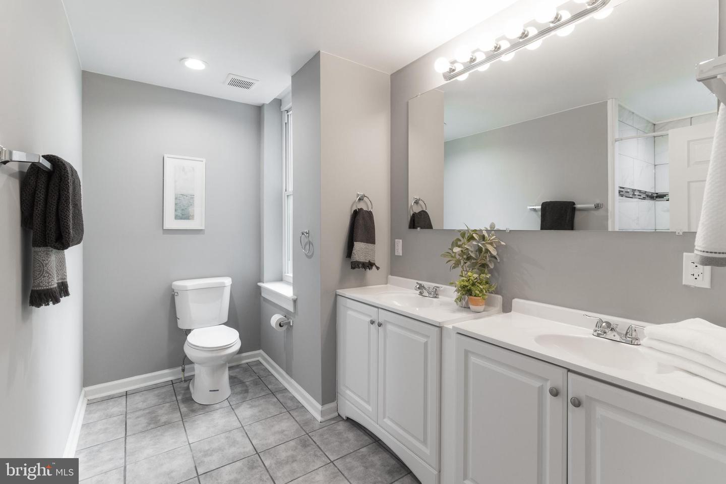 Photo 12 of 53 of 1516 N Broadway townhome
