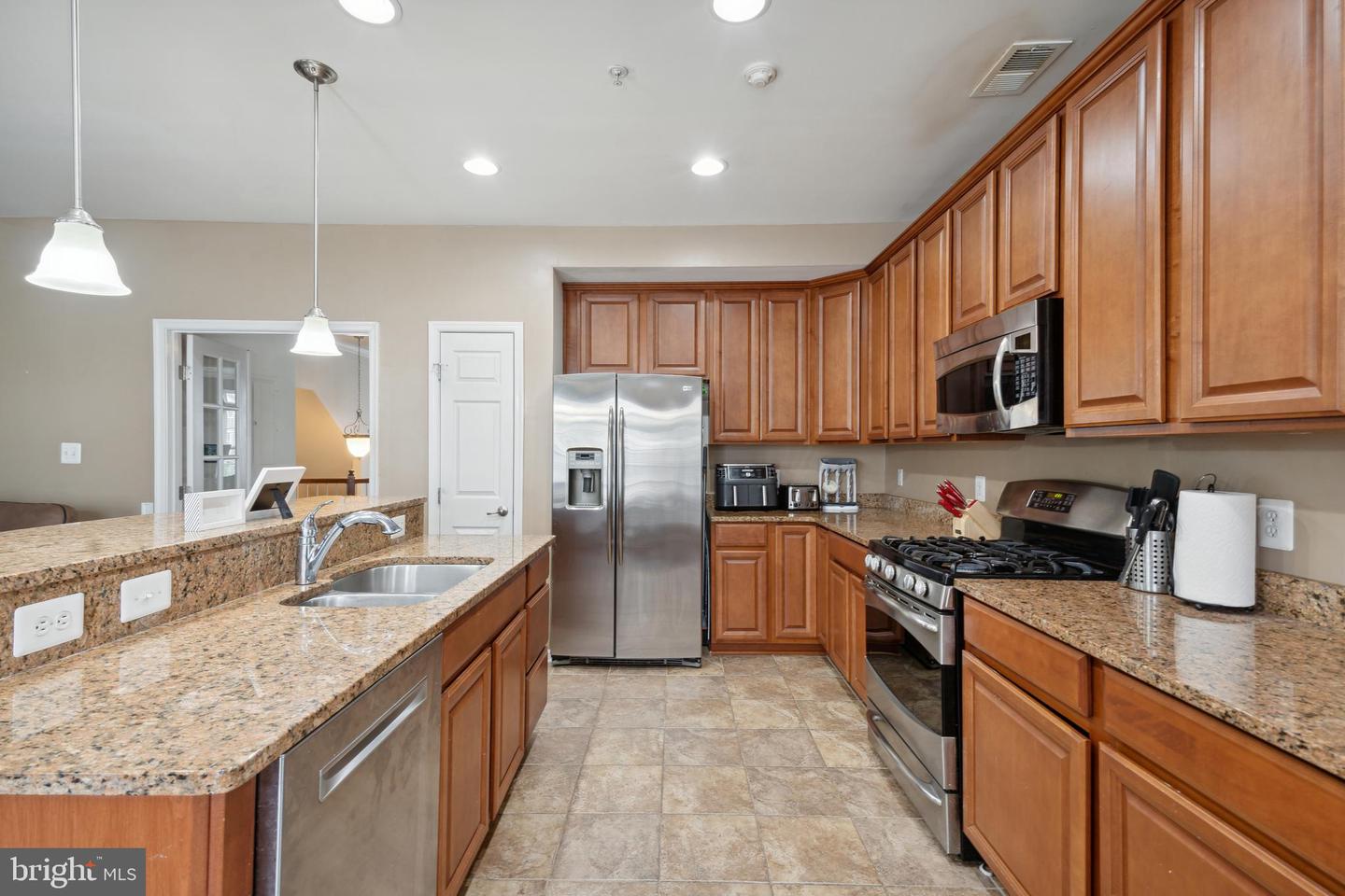 Photo 15 of 26 of 15097 Leicestershire St townhome