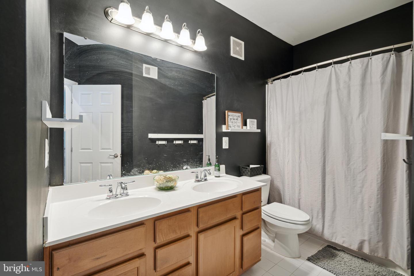 Photo 23 of 26 of 15097 Leicestershire St townhome