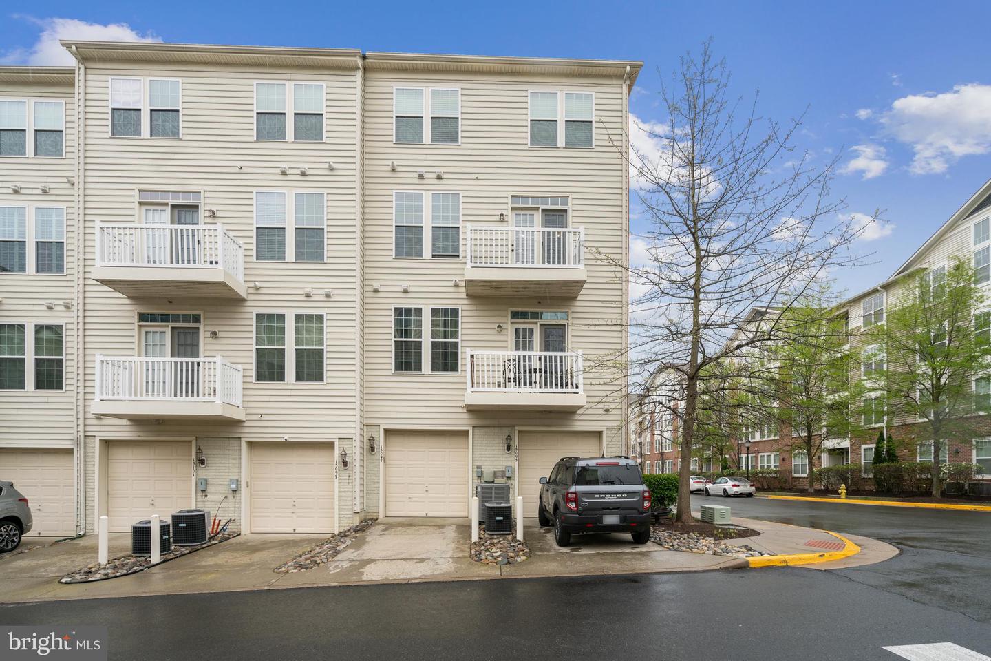 Photo 26 of 26 of 15097 Leicestershire St townhome