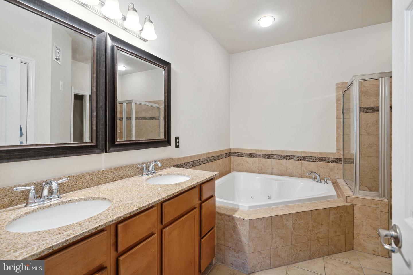 Photo 20 of 26 of 15097 Leicestershire St townhome