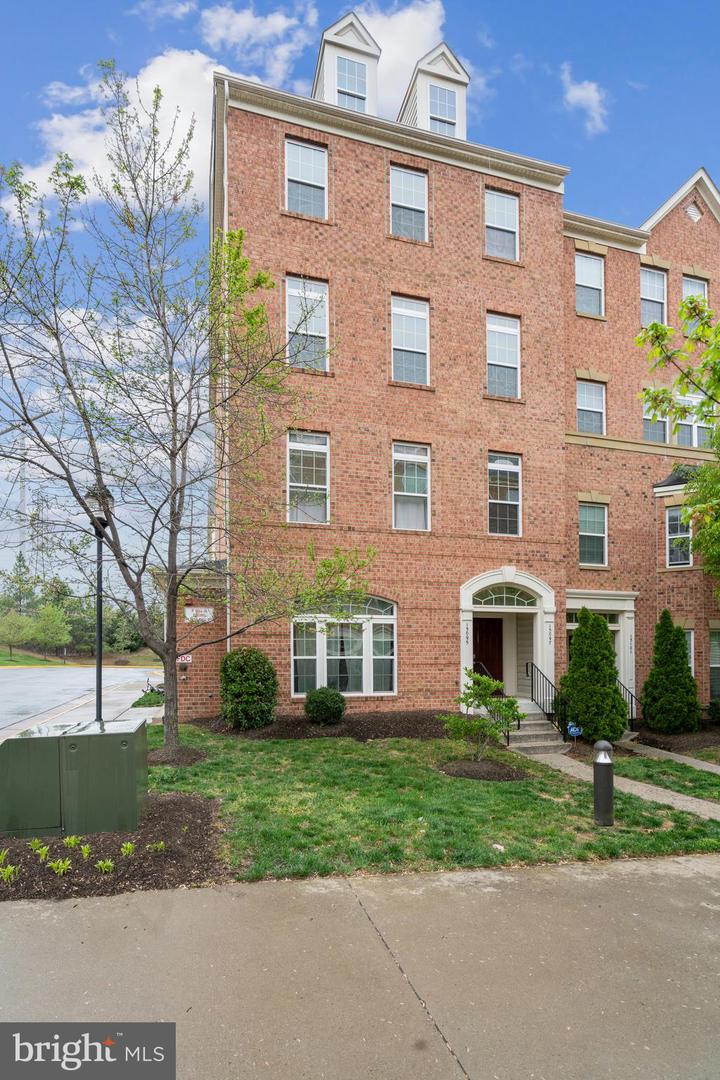 Photo 1 of 26 of 15097 Leicestershire St townhome