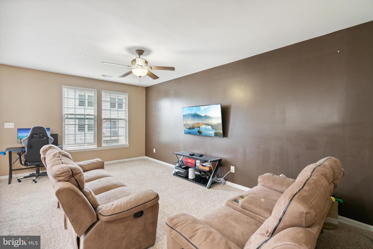 Photo 13 of 26 of 15097 Leicestershire St townhome